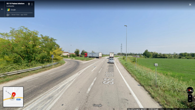 Sdraiato sul sedile posteriore: 50enne muore nello schianto tra due auto