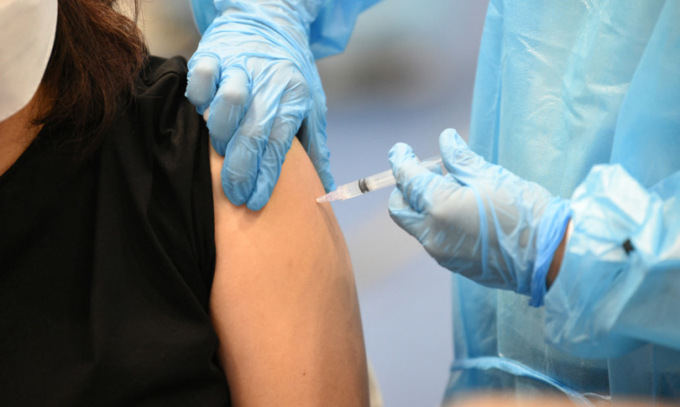 Vaccini antinfluenzali e anticovid, la ricerca: “Insieme riducono il rischio di ricovero”