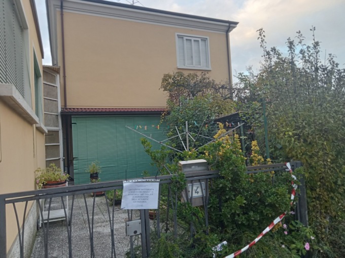 Anziana trovata senza vita: oggi l’addio, ma il mistero resta