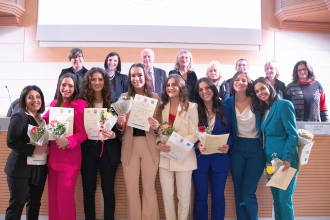 A Mantova laureate otto nuove ostetriche: tesi su temi di attualità