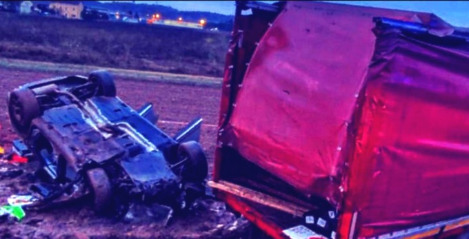 Camion contro un’auto: grave un 42enne