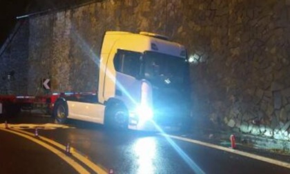 Col tir contro un muraglione in Liguria, muore camionista mantovano 45enne