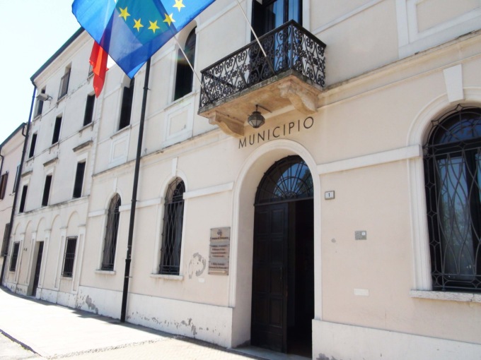 Suzzara, 60mila per i nuovi arredi nelle scuole