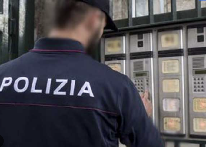 Si fingono poliziotti e rubano in due case nel mantovano, arrestati due ragazzi