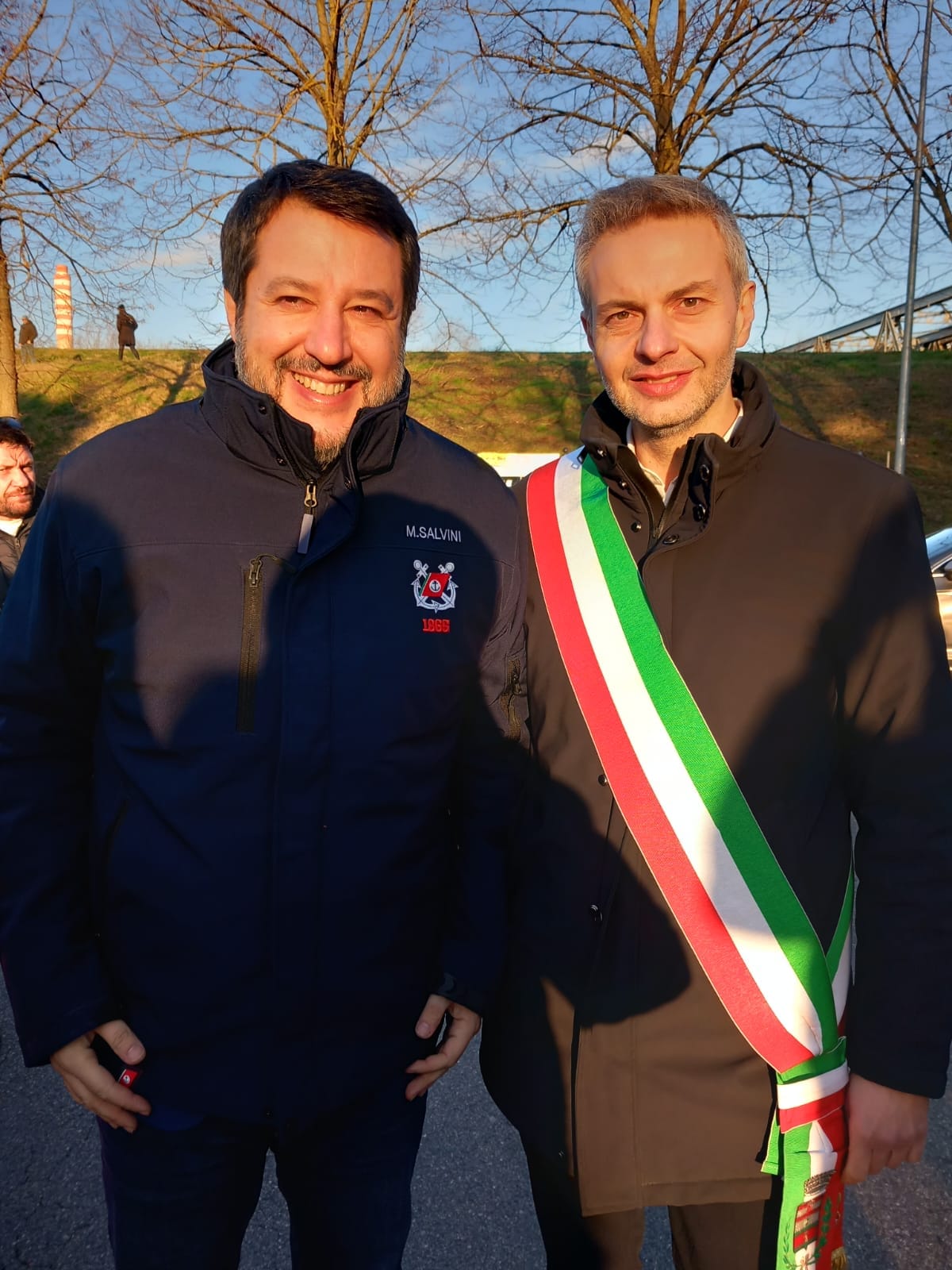 Salvini con il sindaco di Borgo Mantovano Alberto Borsari (foto dal profilo fb del sindaco Borsari)