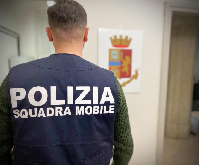 Rapina ad un 22enne: due minorenni finiscono in comunità