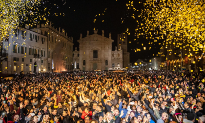 Capodanno 2023 in piazza Sordello, esplode la gioia di Mantova con Mannarino