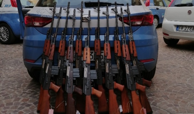 Fucili, carabine e revolver sequestrati: nel 2022 la Polizia ne distrugge quasi 300