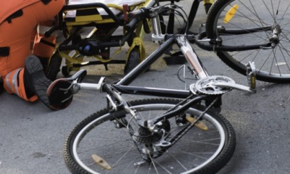 Incidente in strada Lago Paiolo a Mantova: 25enne in bici investito da un'auto