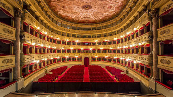 Grandi attori in arrivo al Teatro Sociale, da Emilio Solfrizzi a Elena Sofia Ricci
