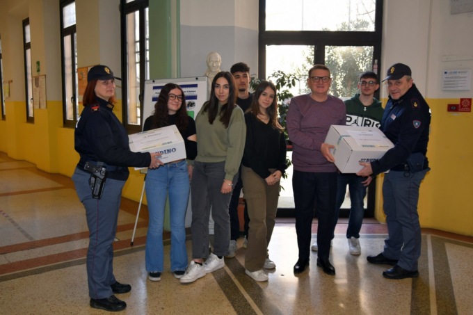 Contro la violenza alle donne: il progetto di Questura, scuole, azienda