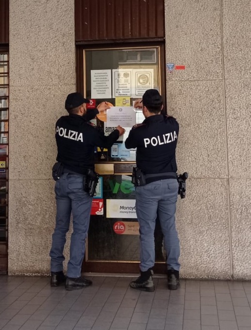 Stupefacenti e troppo caos: la polizia chiude un bazar etnico