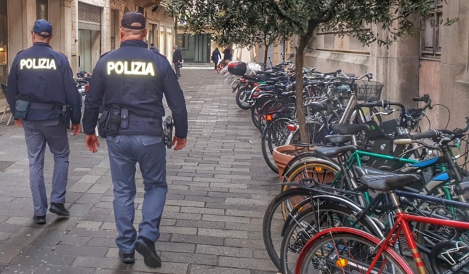 Senza permesso di soggiorno: cinque stranieri espulsi dal territorio nazionale