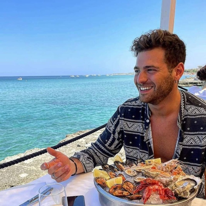 Si ferisce scavalcando una cancellata: muore cuoco di 28 anni