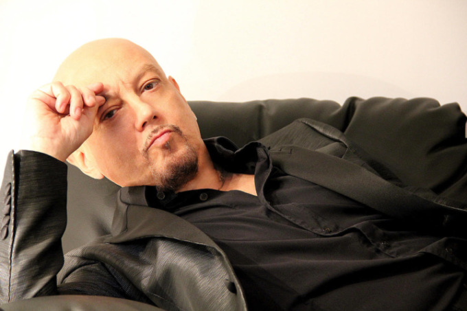 Enrico Ruggeri in concerto al Sociale di Mantova con la data zero del suo tour
