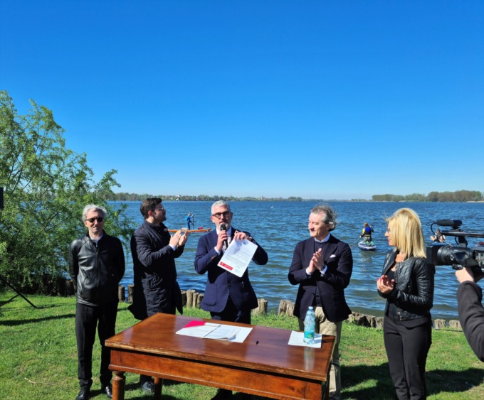 Ci siamo, è ufficiale: ora il Lago Superiore di Mantova è balneabile