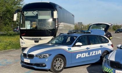 Sicurezza sui bus delle gite scolastiche: controlli della Stradale