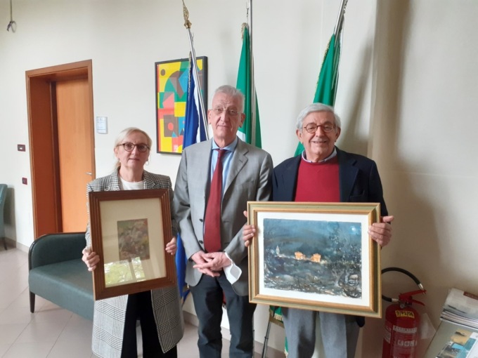 Anche i due medici ex dipendenti del Poma donano quadri per la chiesa dell’ospedale