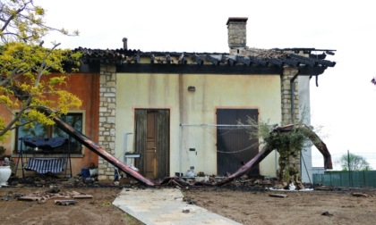 Casa devastata dal rogo: scatta la raccolta fondi per la famiglia di Guidizzolo