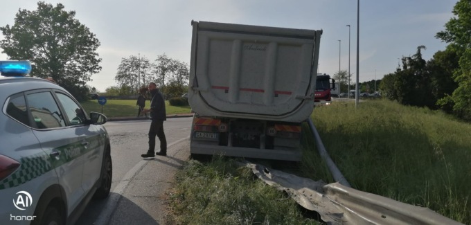 Malore mentre è alla guida del camion: muore 49enne di Goito