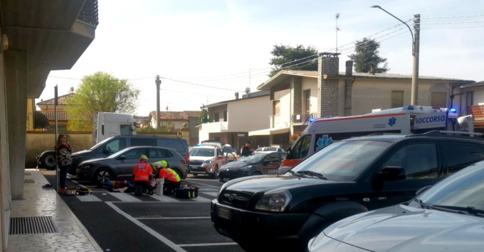 Precipita dal balcone di casa al secondo piano: muore 90enne
