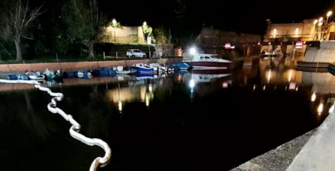 Grossa macchia di idrocarburi appare nel Lago Inferiore di Mantova