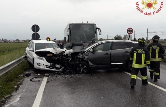 Schianto violento verso Peschiera, gravemente feriti due 70enni di Ponti sul Mincio