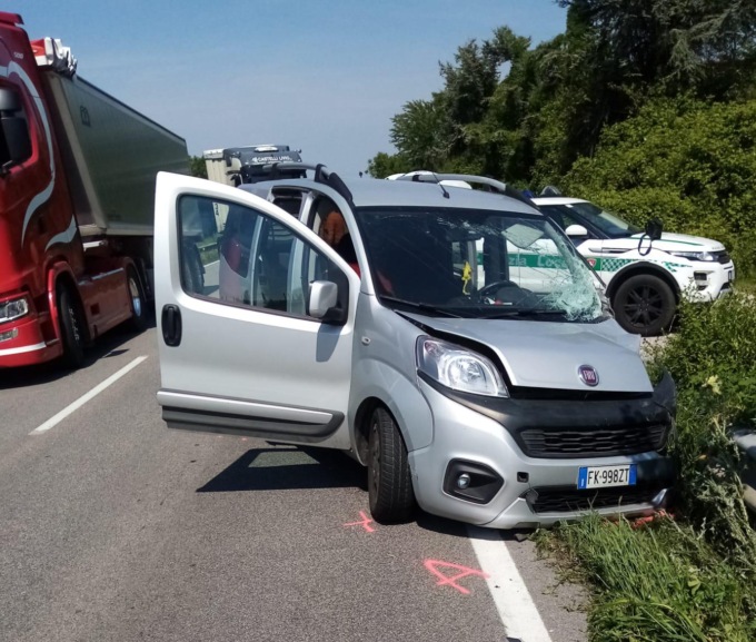 Grave dopo lo schianto: il pensionato coinvolto in due incidenti in pochi minuti