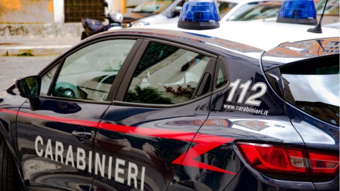 Molesti, chiassosi e col gomito alzato: divieto di accesso ai bar per tre soggetti