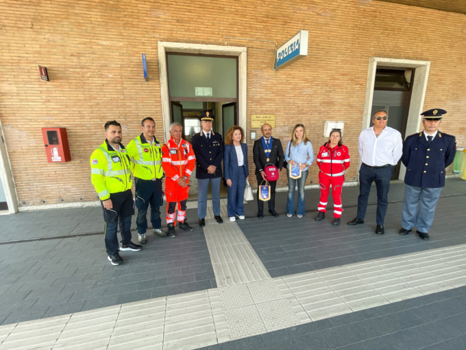 Più sicurezza in stazione: nell’ufficio Polfer arriva il defibrillatore