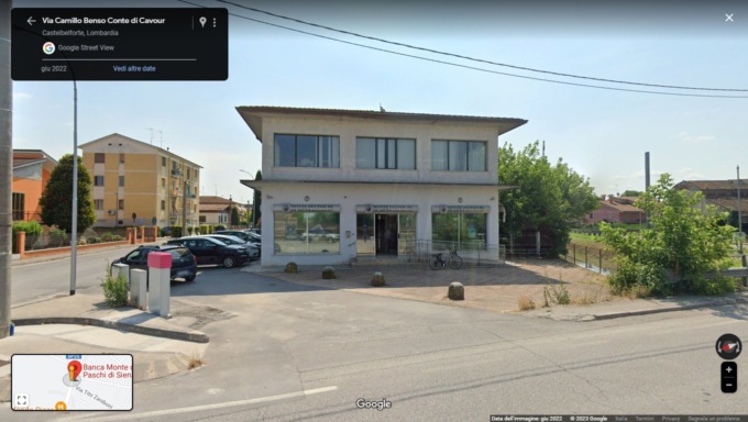Tentano la rapina in banca e alla fine fuggono a piedi e a mani vuote