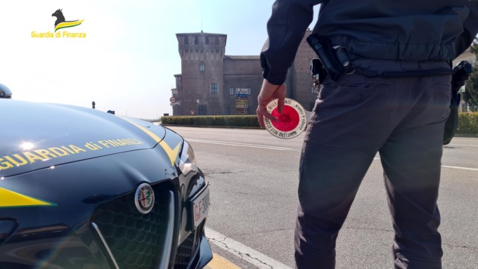 La Gdf scopre 10 lavoratori in nero e 22 irregolari: maxi multe fino a 227mila euro