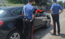 Svenuta in auto sotto il sole rovente: donna salvata da due carabinieri
