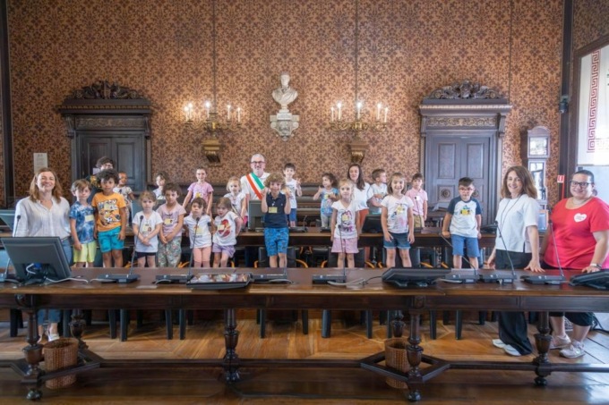La richiesta dei bimbi al Comune: “Più alberi e un bel giardino a scuola”