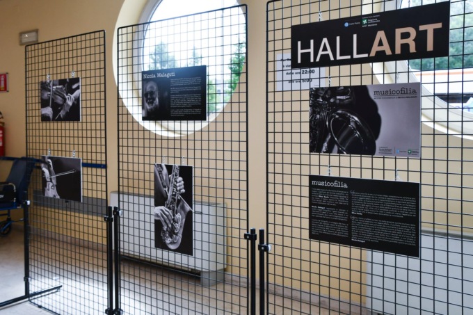“Musicofilia” in mostra nella hall del Poma 20 scatti del fotografo Nicola Malaguti