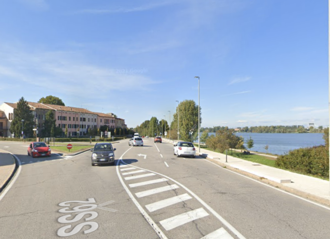 Incidente sul lungolago a Mantova: auto si ribalta, due feriti in ospedale