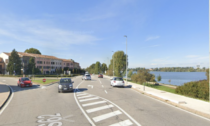 Incidente sul lungolago a Mantova: auto si ribalta, due feriti in ospedale
