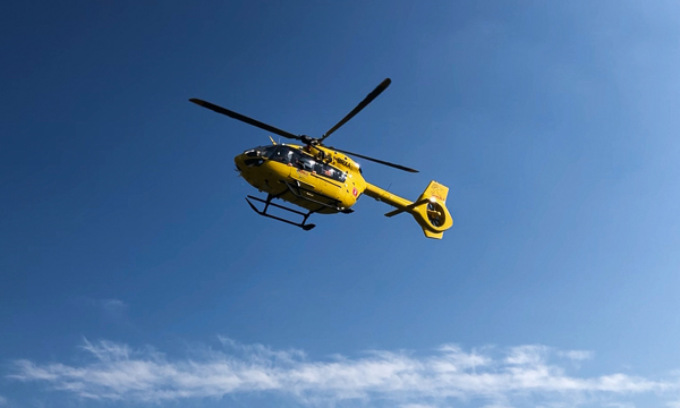 Si schianta contro un camion e coinvolge un’altra auto nel sinistro, 67enne via in eliambulanza