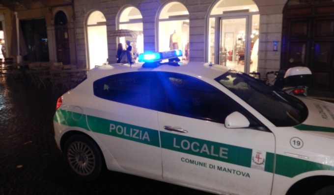 Pescherie di Giulio Romano imbrattate con bomboletta spray: presi i due giovani vandali