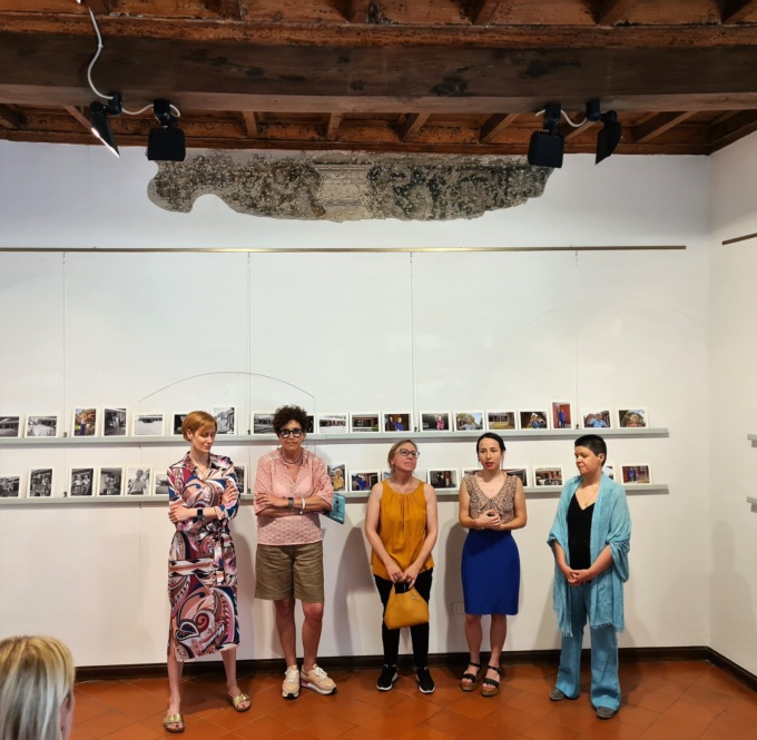 La lotta contro il cancro all’ovaio al centro delle nuove mostre fotografiche presso Casa di Rigoletto