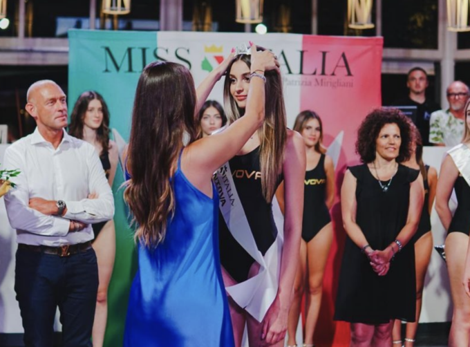 Miss Mantova 2023 è la 19enne Veronica Lasagna, incoronata al Mascara