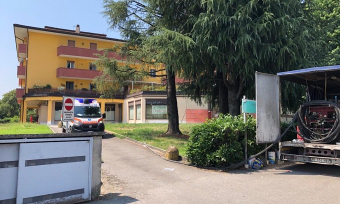 Accusa un malore mentre lavora su un terrazzo: 63enne grave in ospedale