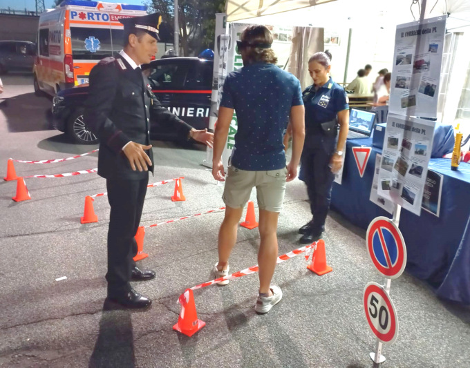 I carabinieri alla sagra con i consigli contro furti e truffe e contro l’alcol alla guida
