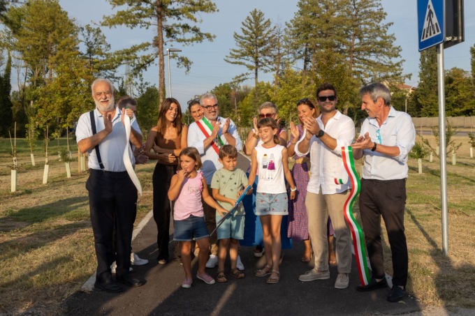Ci siamo: ecco la nuova pista ciclabile di Colle Aperto che scorre davanti alla cartiera
