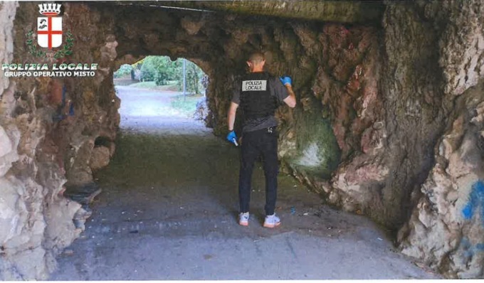 Beccato nel sottopasso dei giardini a spacciare hashish