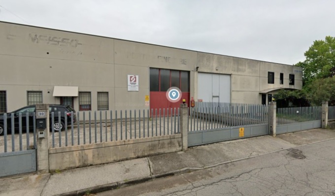Cade dal lucernario del capannone, 57enne elitrasportato in ospedale