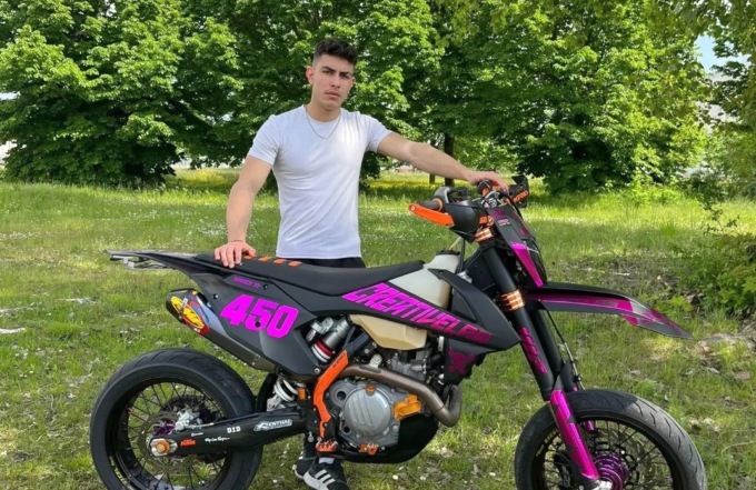 Schianto in moto contro l’auto, morto il 18enne Giacomo De Nicolo