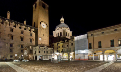 Violenta rissa tra giovani in piazza Broletto a Mantova, identificati in dieci