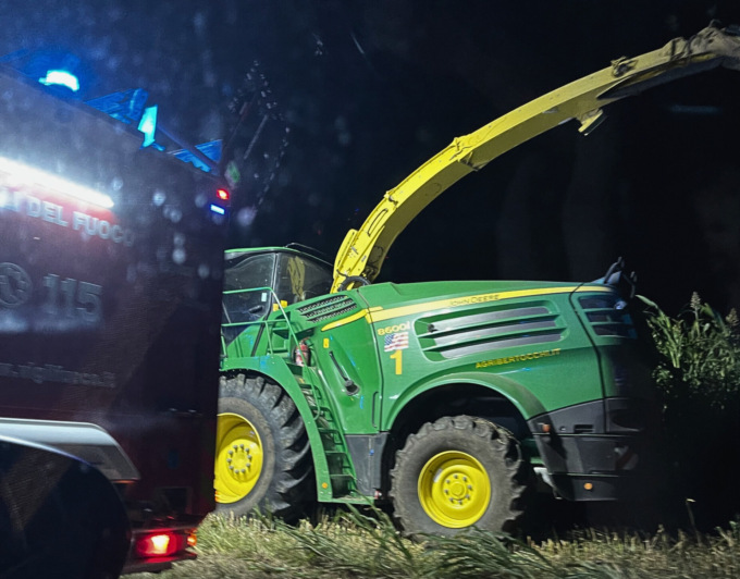 Travolto da una mietitrice mentre dorme nel campo: perde piede e parte della gamba