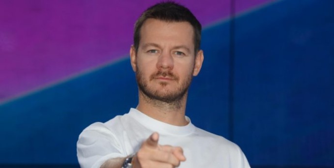 Alessandro Cattelan a Mantova per il gran finale dello show “Salutava sempre”